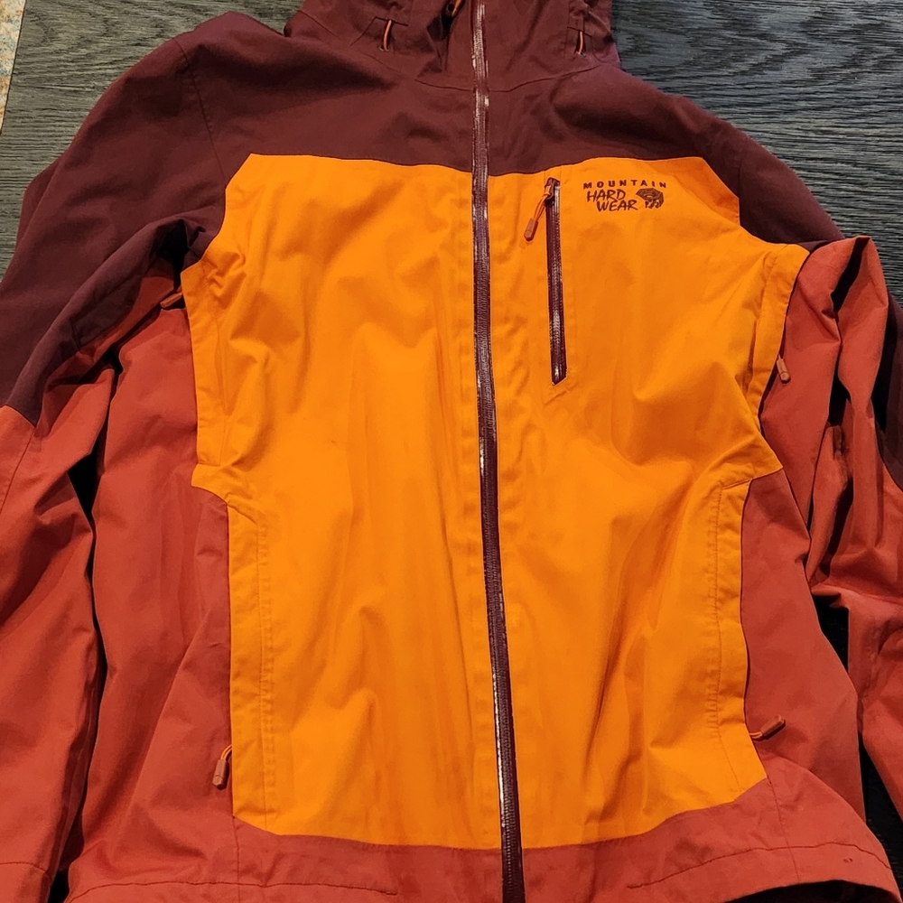 Orange/Red Mountain Hardware jacket/shell. Size small